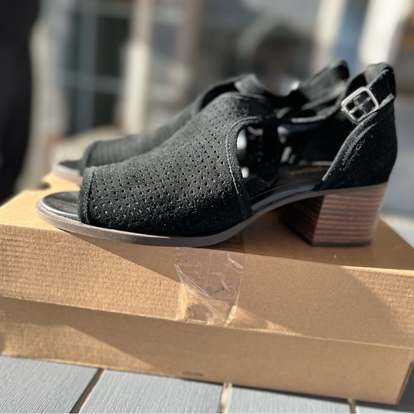 In great condition, barely used. The color ie black, outside looks lighter. - Picture 4 of 4